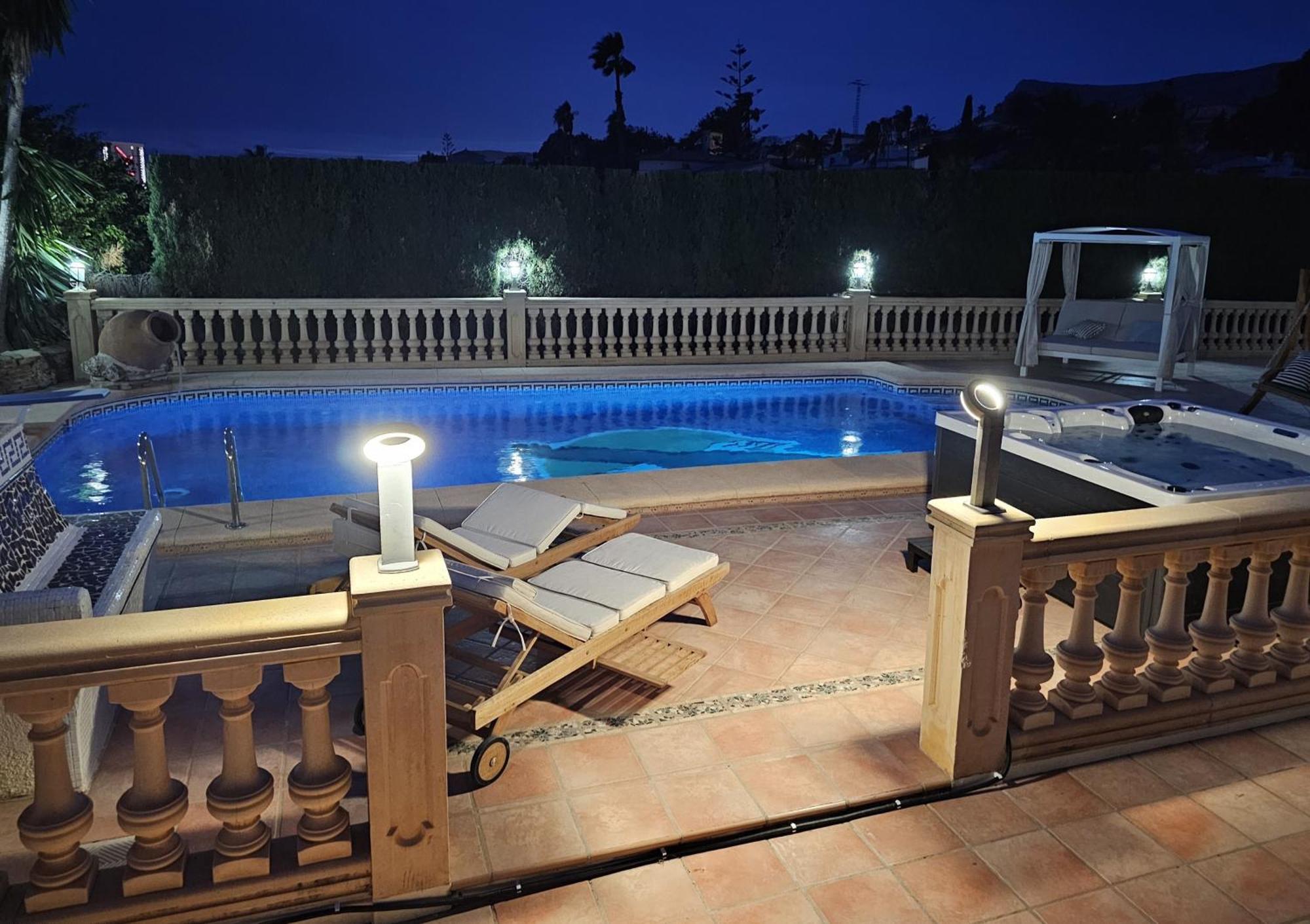 קלפה Luxury Villa - Pool, Hot Tub, Aircon, Tvs, Home Cinema, Office, Gbit Internet, Sports Equipment מראה חיצוני תמונה