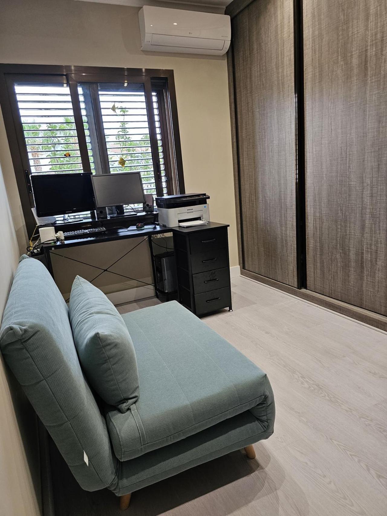 קלפה Luxury Villa - Pool, Hot Tub, Aircon, Tvs, Home Cinema, Office, Gbit Internet, Sports Equipment מראה חיצוני תמונה