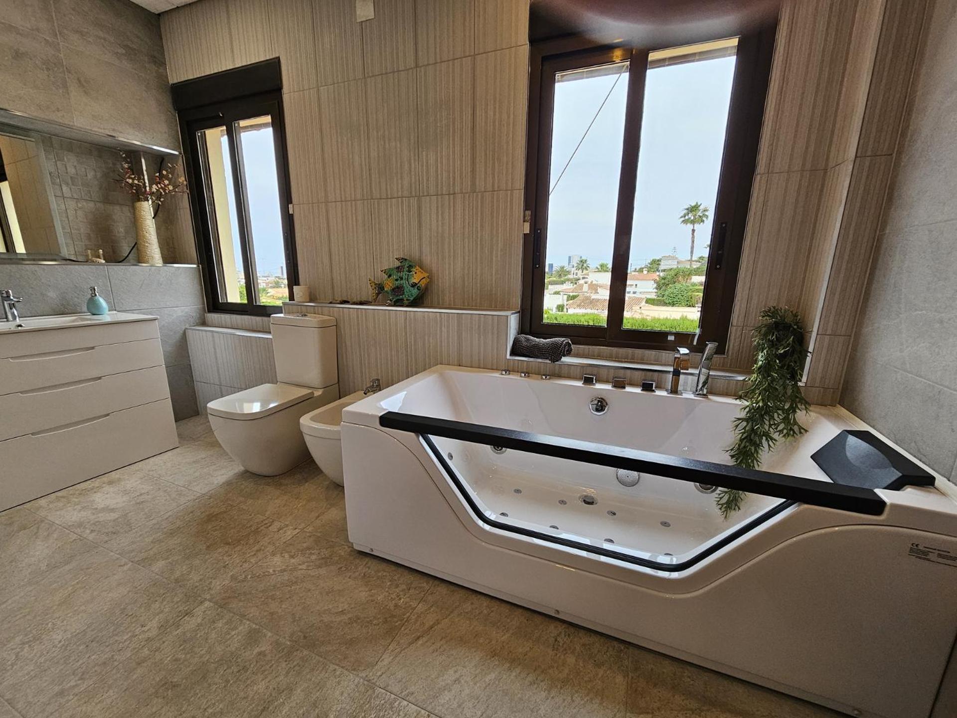 קלפה Luxury Villa - Pool, Hot Tub, Aircon, Tvs, Home Cinema, Office, Gbit Internet, Sports Equipment מראה חיצוני תמונה