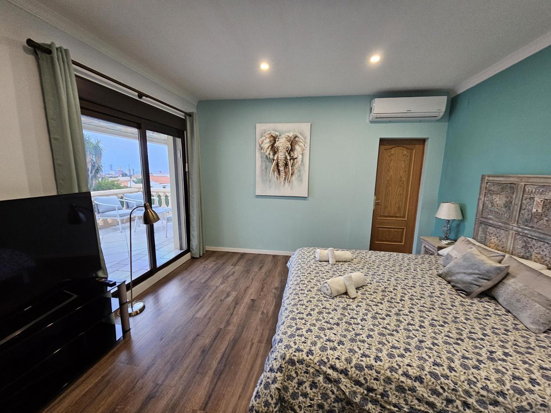 קלפה Luxury Villa - Pool, Hot Tub, Aircon, Tvs, Home Cinema, Office, Gbit Internet, Sports Equipment מראה חיצוני תמונה