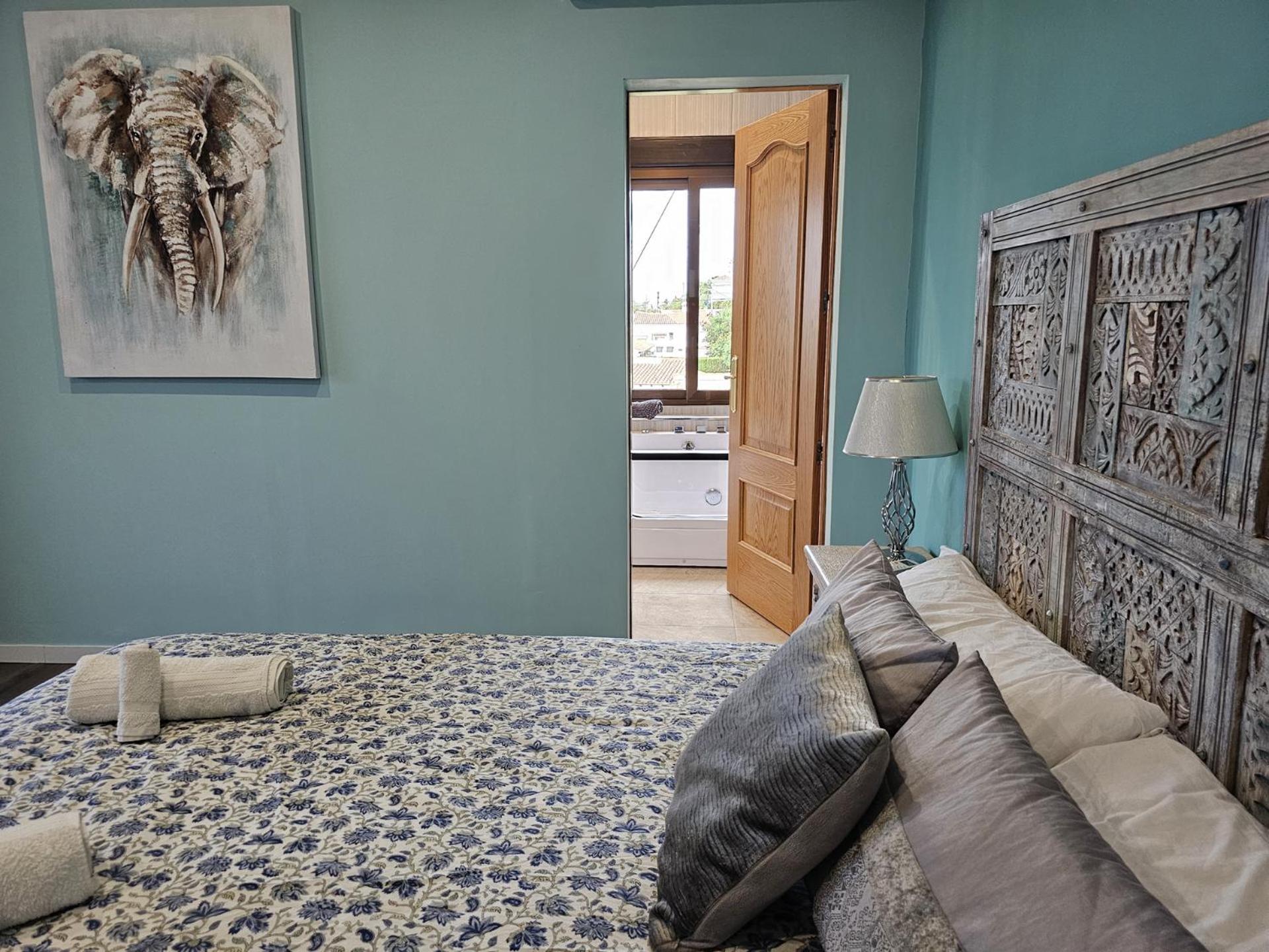 קלפה Luxury Villa - Pool, Hot Tub, Aircon, Tvs, Home Cinema, Office, Gbit Internet, Sports Equipment מראה חיצוני תמונה