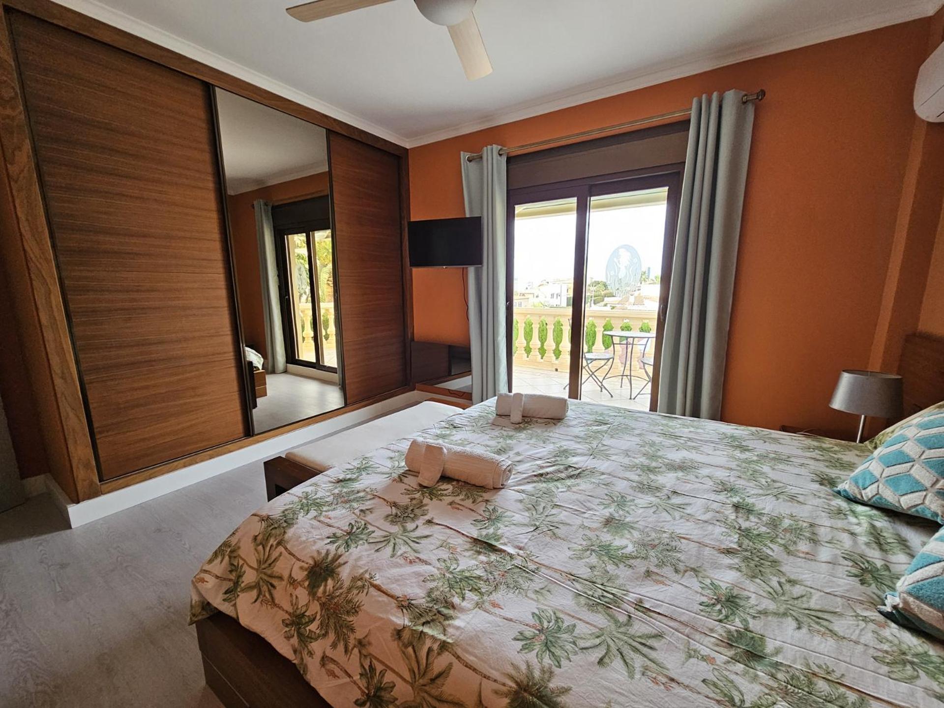 קלפה Luxury Villa - Pool, Hot Tub, Aircon, Tvs, Home Cinema, Office, Gbit Internet, Sports Equipment מראה חיצוני תמונה